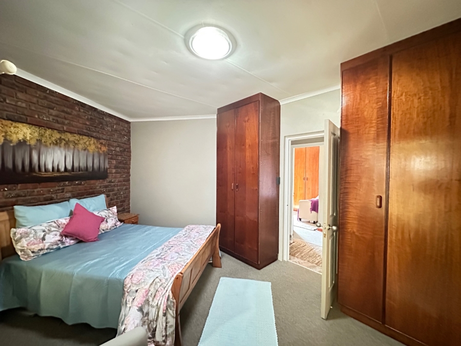 6 Bedroom Property for Sale in Heiderand Western Cape